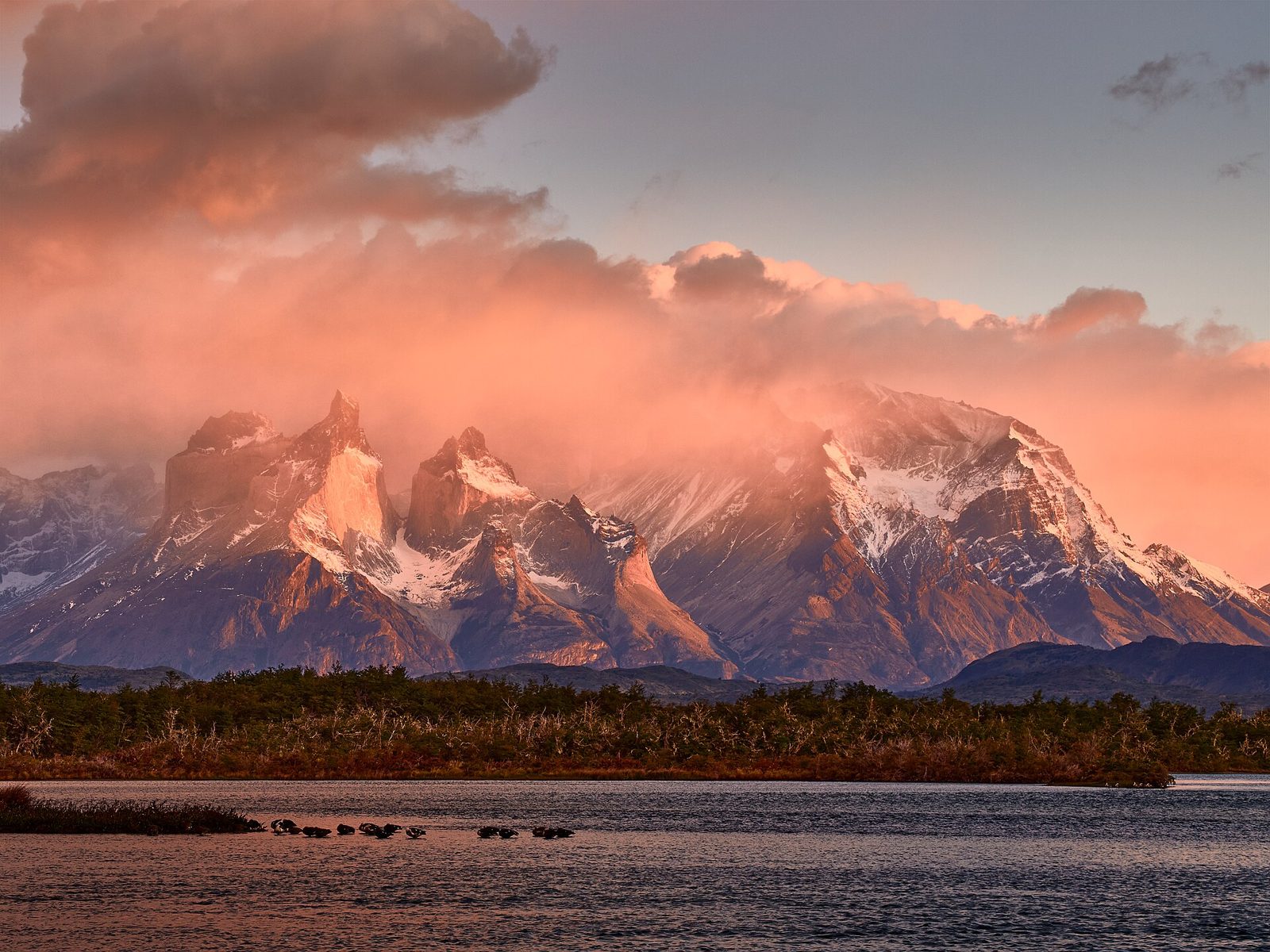 Torres del Paine al amanecer